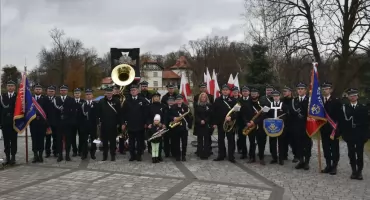 Orkiestra dęta i jej trzej członkowie z tytułem „Zasłużony dla Gminy Medyka”