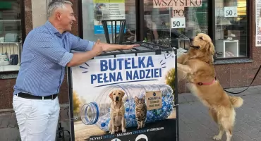 „Butelka pełna nadziei”. Pomóżmy bezdomnym zwierzętom! [ZDJĘCIA]