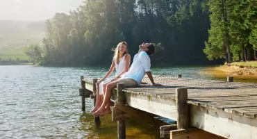 Dlaczego tak dobrze odpoczywa się nad wodą? To nie tylko kwestia wakacyjnego klimatu