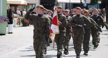 Uroczysta przysięga wojskowa żołnierzy 20. Przemyskiej Brygady Obrony Terytorialnej na przemyskim Rynku [ZOBACZ ZDJĘCIA I WIDEO]