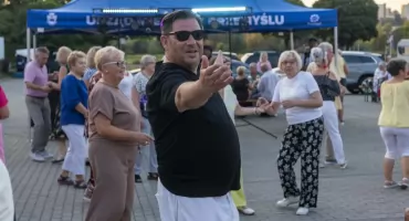 Kolejna miejska potańcówka przeszła do historii. Na Sanockiej bawiły się tłumy! [ZOBACZ ZDJĘCIA]