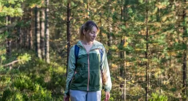 Wracasz z lasu? Kleszcza można przynieść nie tylko na skórze