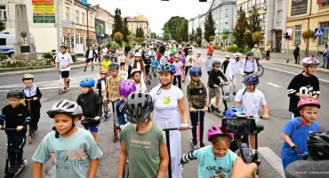 Rozdali ponad 150 podświetlonych kasków ochronnych! [ZDJĘCIA]