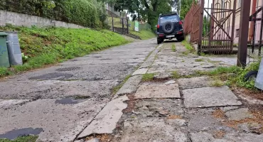 Na Szykowskiego mają dość. – Czy tak powinien wyglądać chodnik? – pytają mieszkańcy