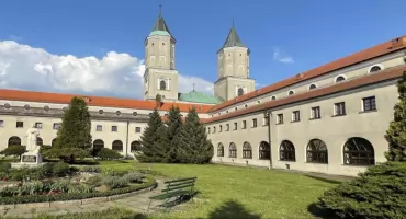 Tragedia na terenie opactwa sióstr Benedyktynek w Jarosławiu. Atak nożownika