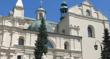 Dziś w jarosławskiej kolegiacie odprawiona zostanie droga krzyżowa ekspiacyjna za profanację świątyni.  Żałoba potrwa w Jarosławiu do niedzieli włącznie
