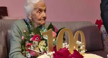 Tort, życzenia i gromkie 200 lat! Pani Maria świętowała 100. urodziny! [ZDJĘCIA]