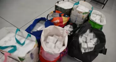 Kilkaset sztuk elektroniki pod warstwą produktów spożywczych